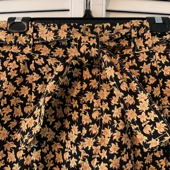 Scotch & Soda Modern Classics high-waisted printed shorts, size S. - Picture 2 of 8